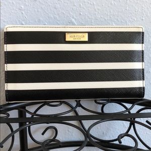 KATE SPADE ♠️ wallet NWT.